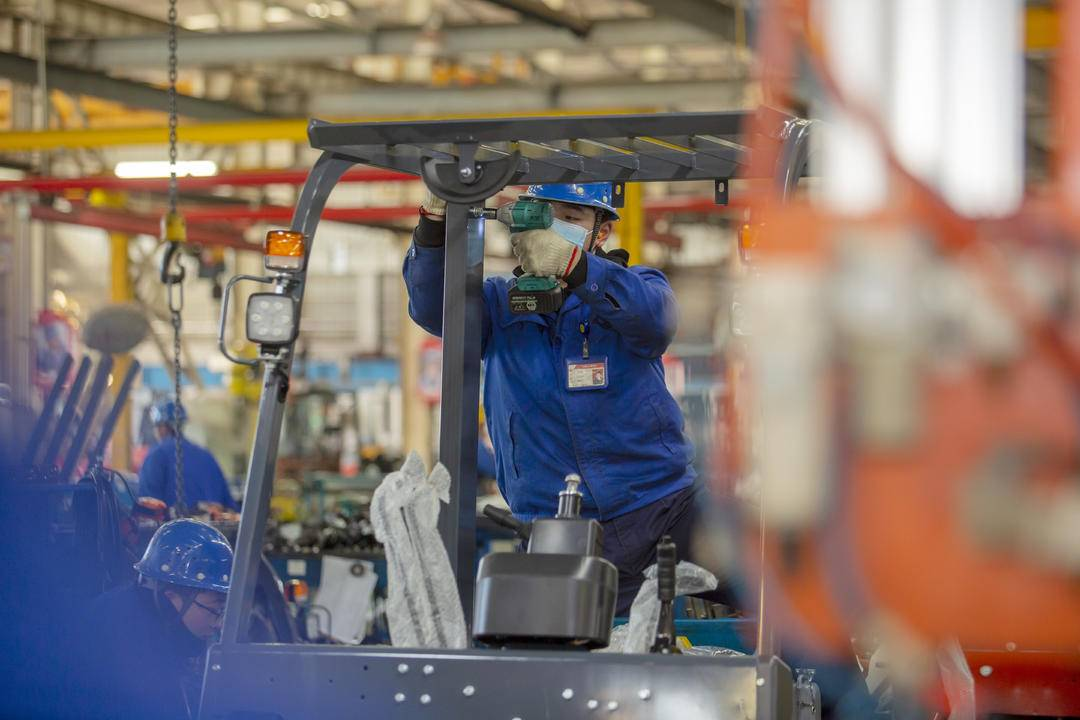 5.2021年創下年產18886臺的歷史新高,提前并超額完成年度指標.png 5.2021年創下年產18886臺的歷史新高,提前并超額完成年度指標.png