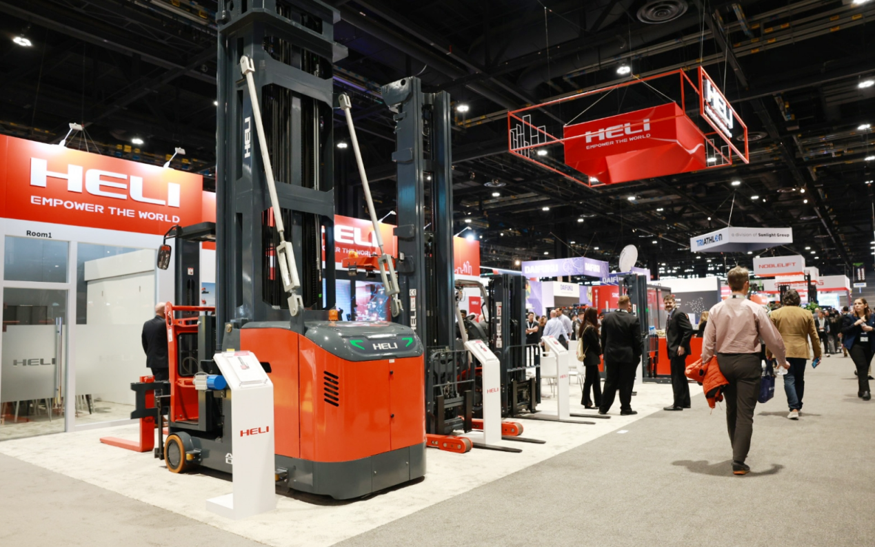 窄巷道三向叉車亮相芝加哥ProMAT展覽會.png 窄巷道三向叉車亮相芝加哥ProMAT展覽會.png