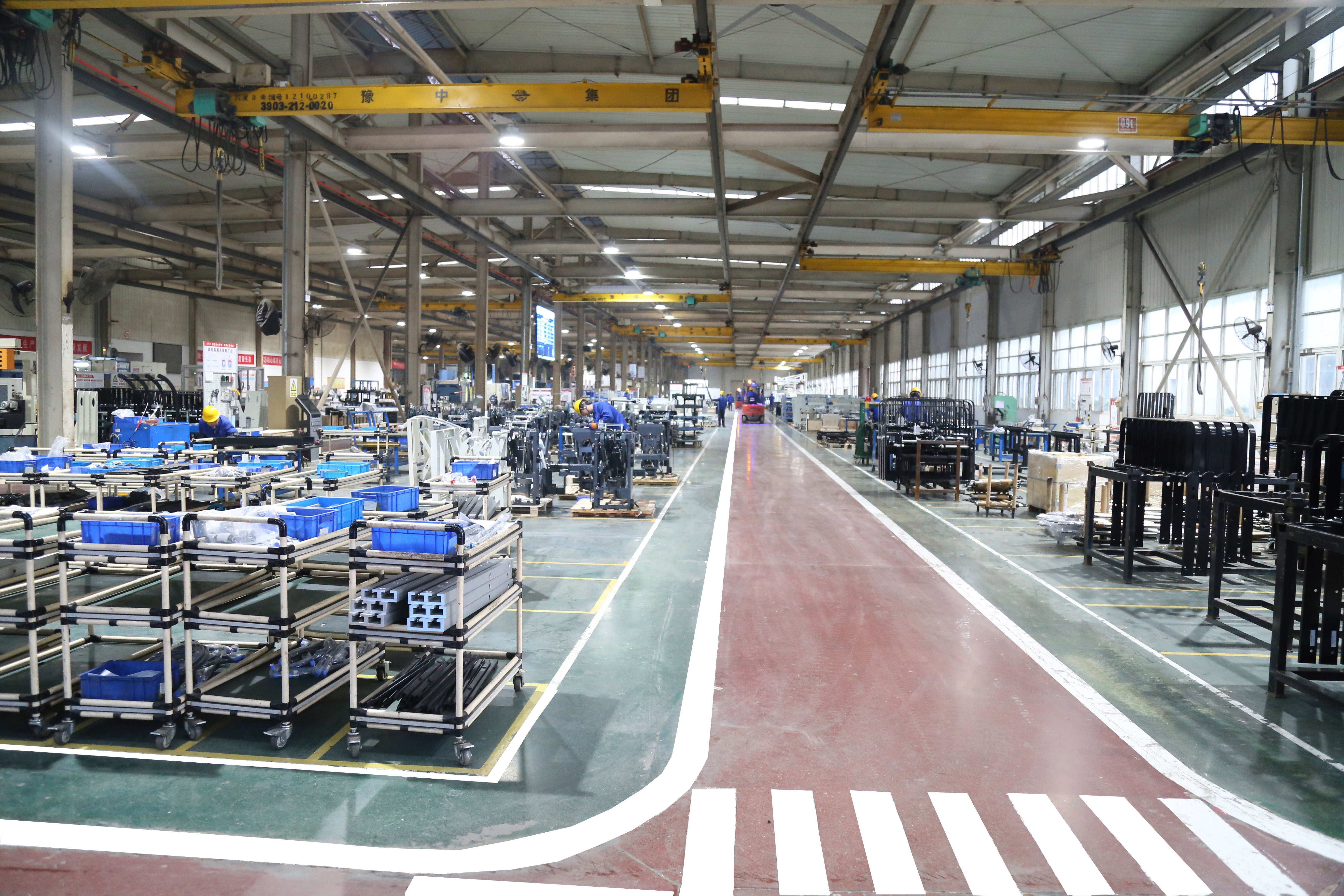 緊張有序的生產現場(一).jpg 緊張有序的生產現場(一).jpg