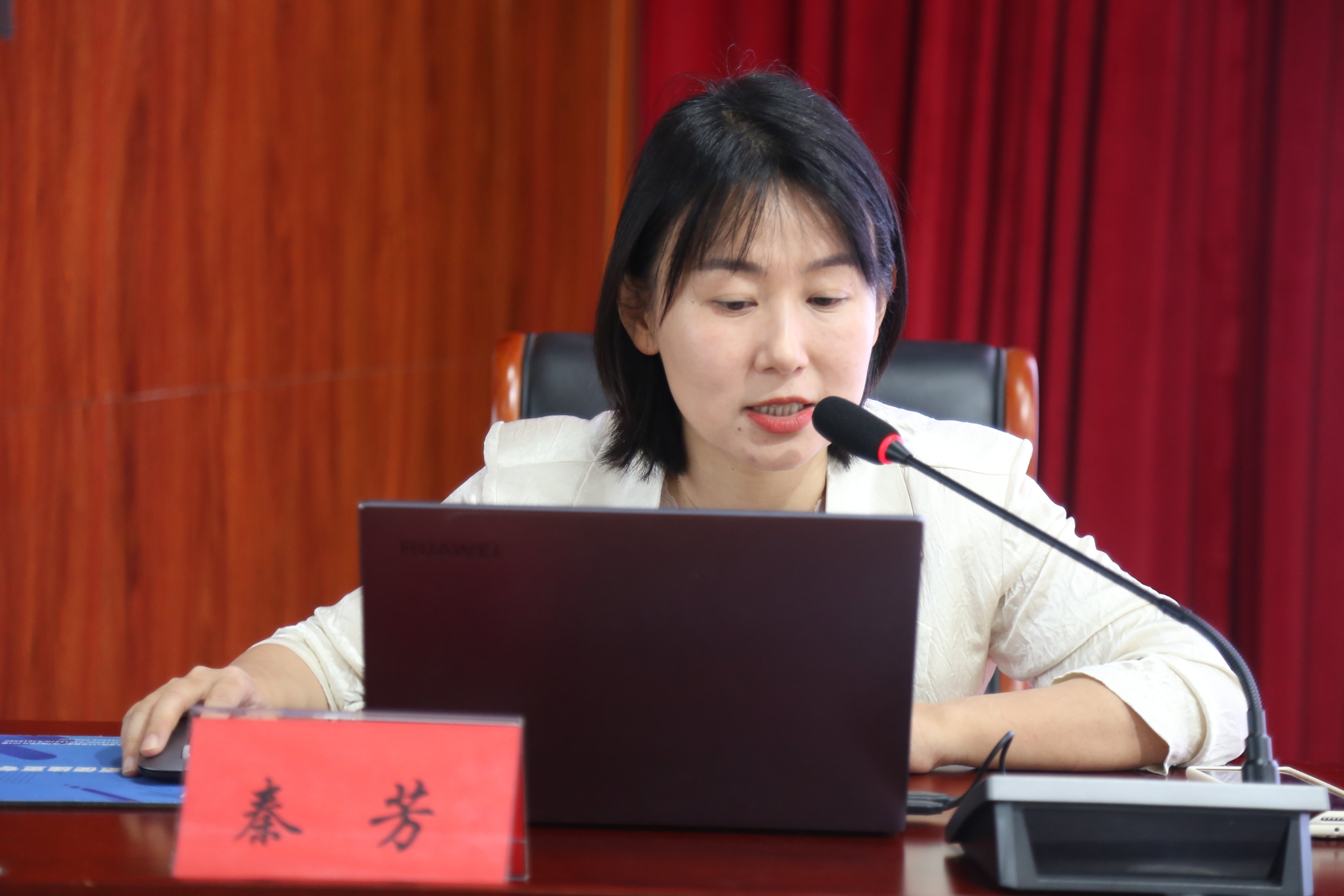 秦芳作題為《為奮進新征程提供堅強紀律保障》的宣講報告2.JPG 秦芳作題為《為奮進新征程提供堅強紀律保障》的宣講報告2.JPG