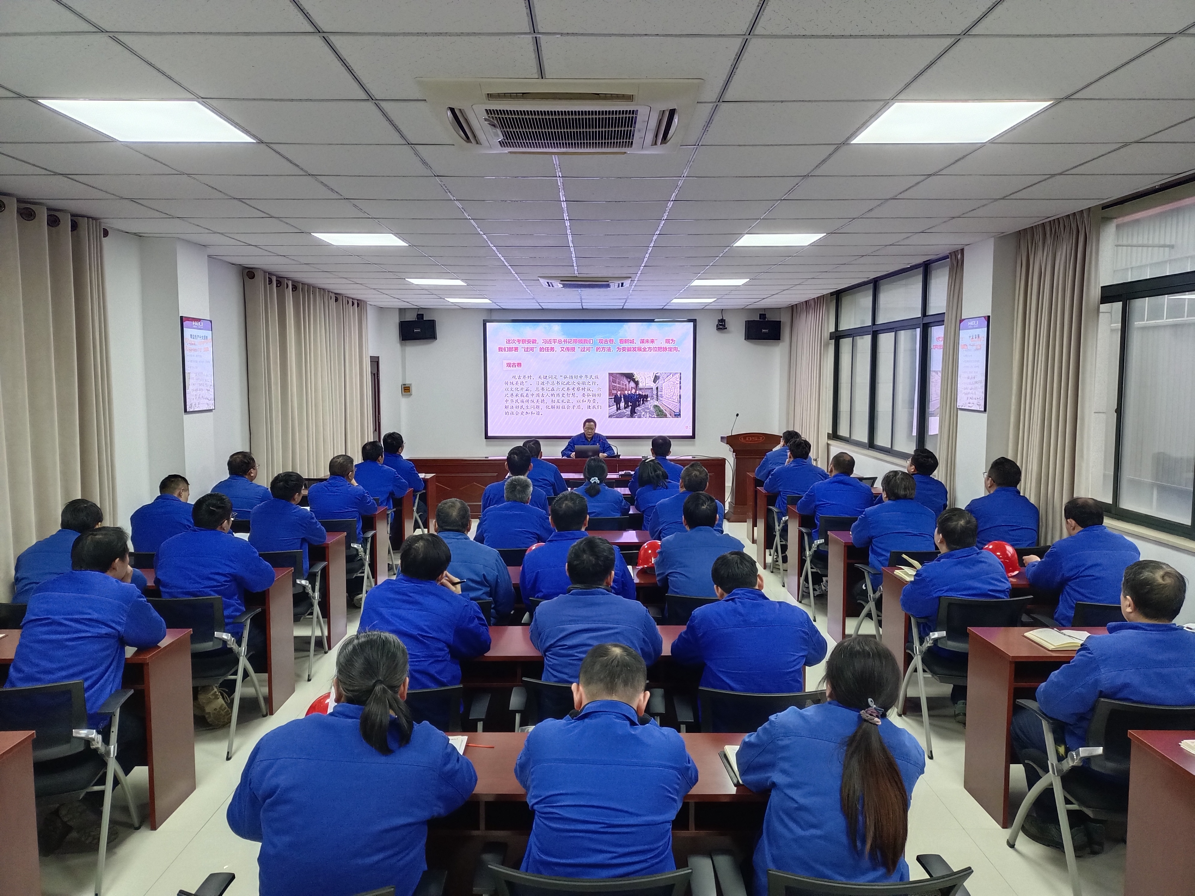 3.會議現(xiàn)場(一).jpg 3.會議現(xiàn)場(一).jpg